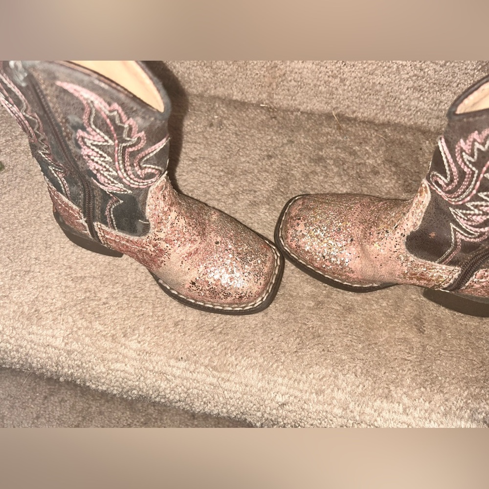Little girl pink cowgirl boots
